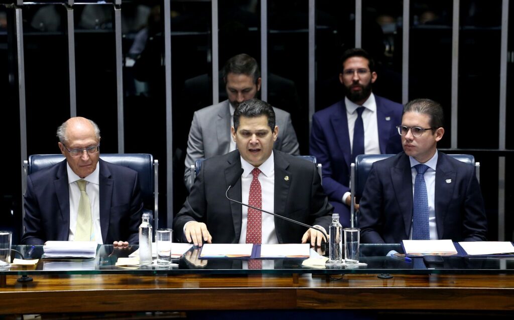 Alckmin, Hugo e Alcolumbre Se Unem em Vídeo Contra Tarifas Americanas Imagem do artigo