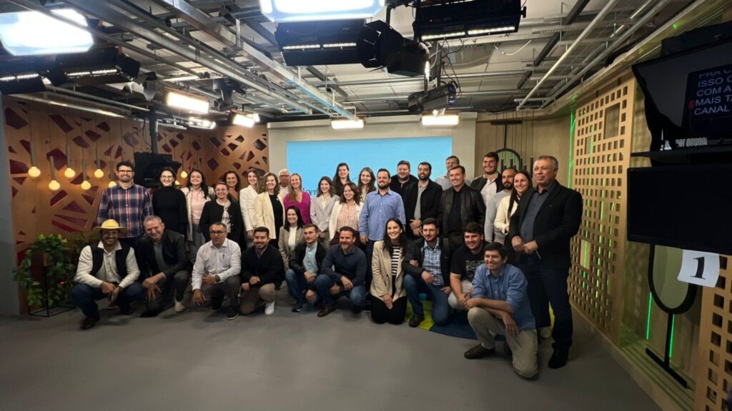 Canal Rural Recebe Representantes da Aprosoja MT: Um Dia de Conhecimento e Colaboração Imagem do artigo