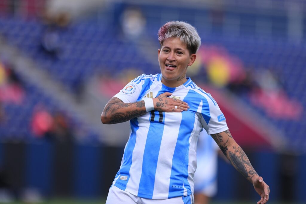 Copa América Feminina: Argentina Supera o Peru e Se Aproxima da Semifinal Imagem do artigo