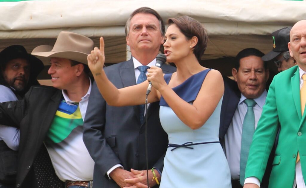 Michelle Bolsonaro Enfrenta Rivalidade Empresarial pelo Registro da Marca ‘Bolsonaro Mito’ Imagem do artigo