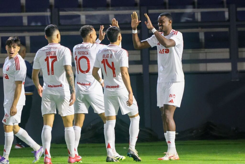 Internacional Retoma a Vitória no Brasileirão com Triunfo sobre Bragantino Imagem do artigo
