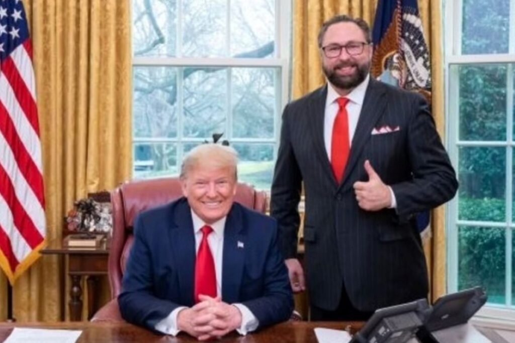 Ex-Estrategista de Trump Ataca Lula: ‘Cérebro de Banana Amassada’ Imagem do artigo
