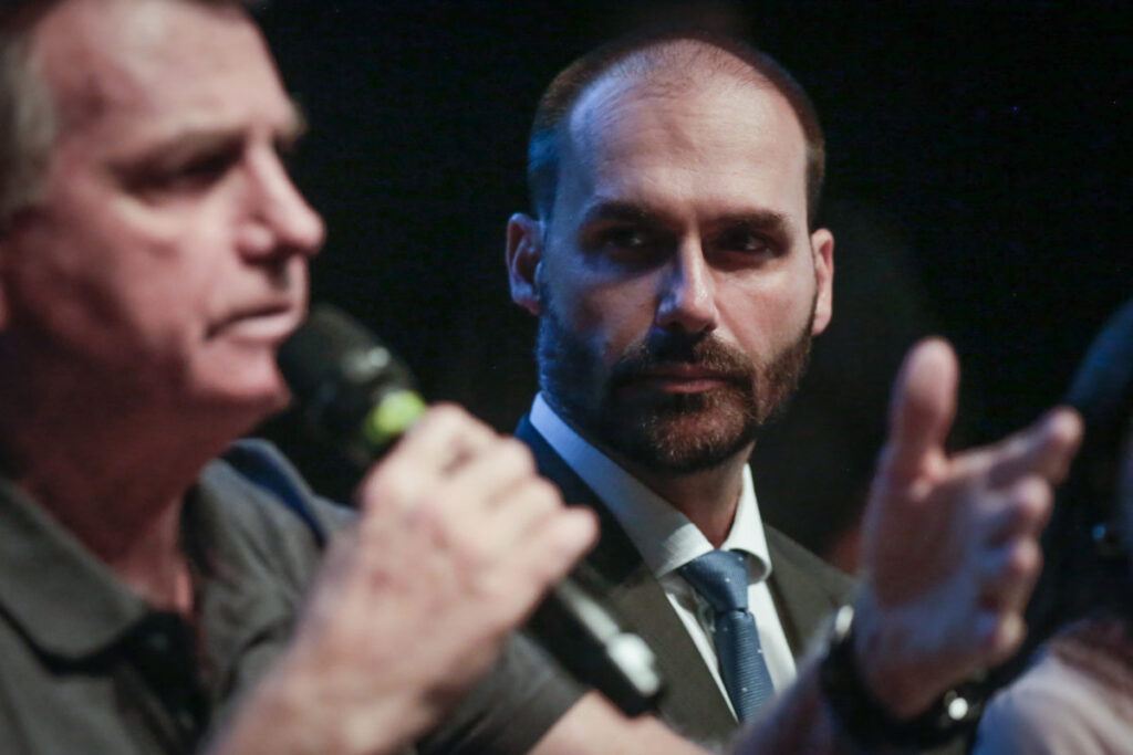 Eduardo Bolsonaro Expressa Tristeza por Ausência do Pai no Dia dos Pais Imagem do artigo