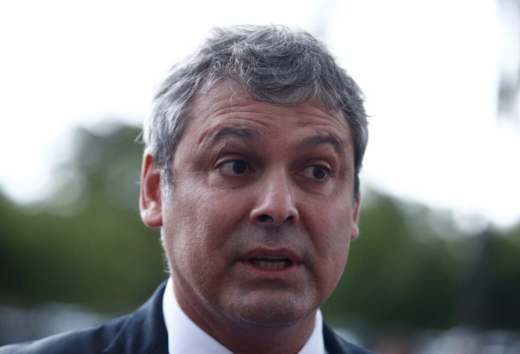Alfinetada do PT: Lindbergh Farias Critica Silêncio de Tarcísio sobre Tarifaço e Moraes Imagem do artigo
