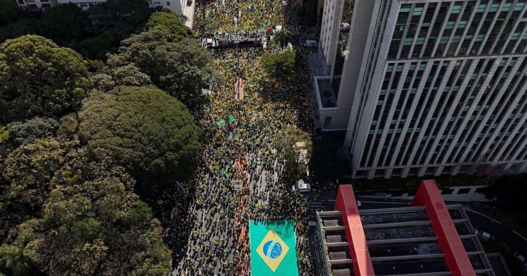 Imprensa Internacional Comenta Atos de Apoio a Jair Bolsonaro no Brasil Imagem do artigo