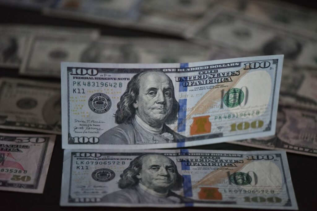 Alta do Dólar: A Influência da Prisão Domiciliar de Bolsonaro e o Tarifaço dos EUA Imagem do artigo