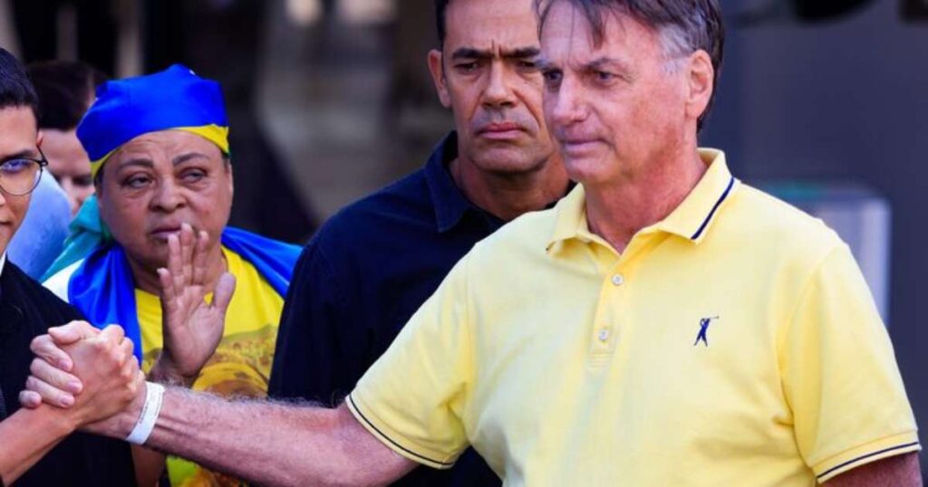 Bolsonaro Recebe Alta do Hospital e Retorna ao Tratamento Domiciliar Imagem do artigo