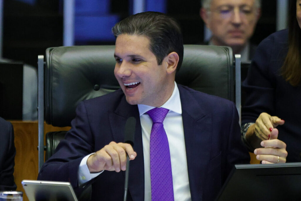 Chefe de Gabinete de Hugo Motta Movimentou R$ 4,1 Milhões de Funcionários Imagem do artigo