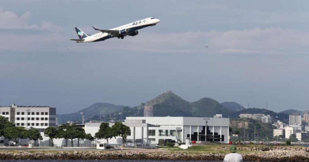 Azul Anuncia Encerramento de Operações em 14 Cidades e Corte de 53 Rotas Imagem do artigo