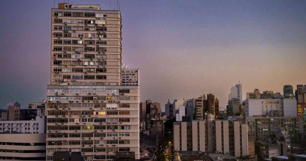 CEEE Anuncia: 18 Bairros em Porto Alegre Terão Interrupção de Energia Esta Semana Imagem do artigo