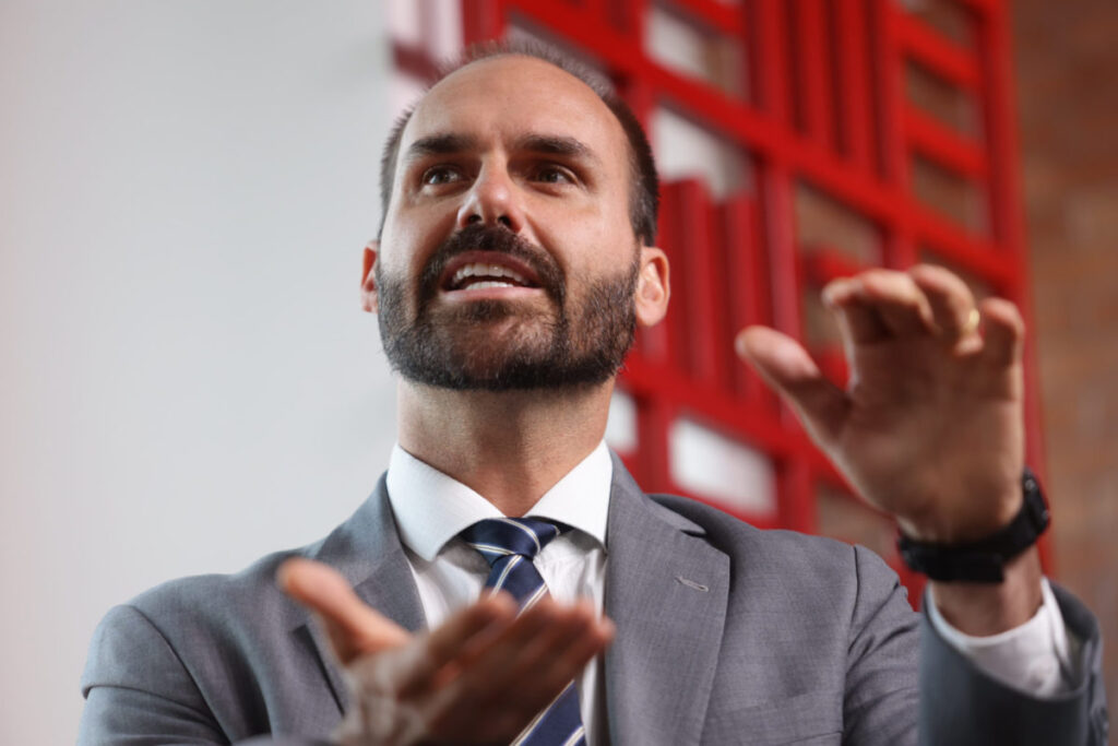 Pedido de Cassação de Eduardo Bolsonaro: 76 Acadêmicos Assinam documento Imagem do artigo