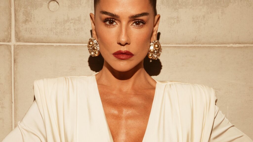 Deborah Secco: A Feminista Antes da Moda e Seus Desafios Pessoais Imagem do artigo