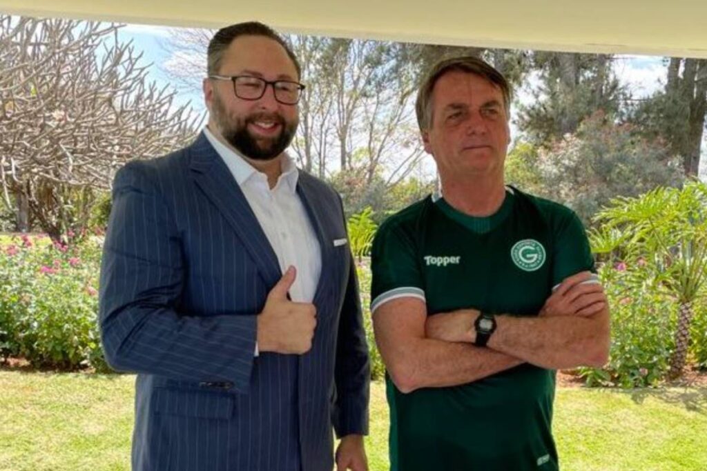 Jason Miller, Conselheiro de Trump, Faz Ameaça a Ministros do STF em Postagem com Bolsonaro Imagem do artigo