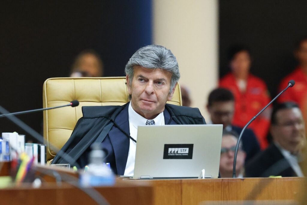 In Fux We Trust: O Que Motivou a Viralização da Frase nas Redes Sociais Imagem do artigo