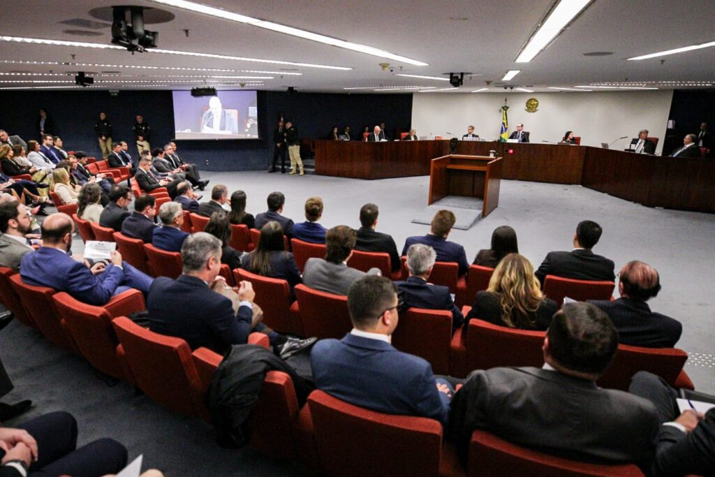 Próximos Votos de Cármen Lúcia e Zanin Marcam Julgamento de Bolsonaro no STF Imagem do artigo