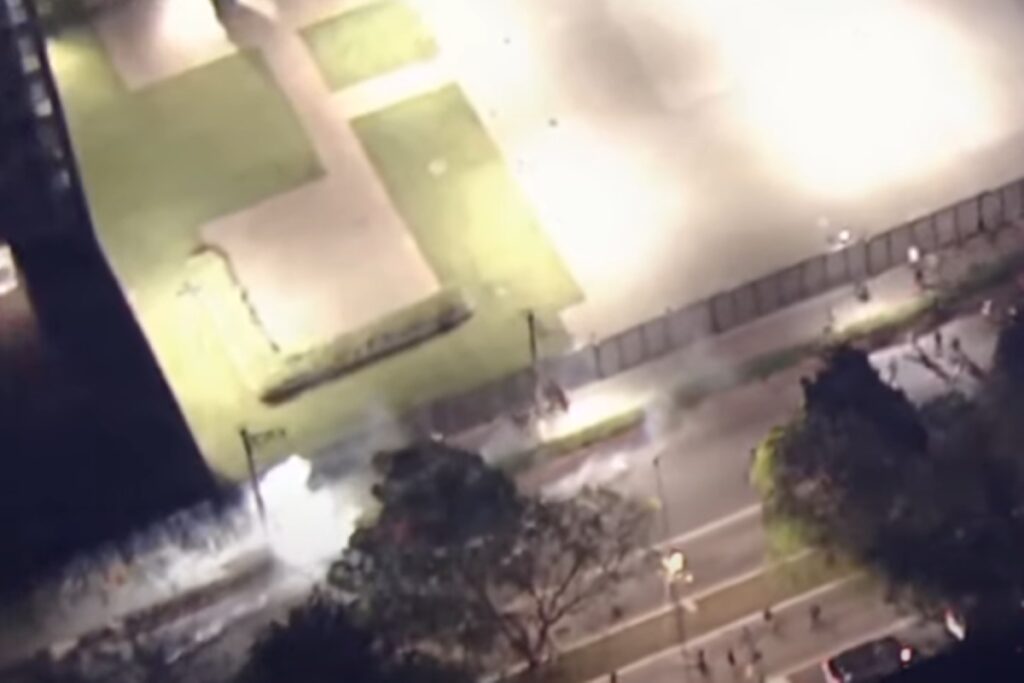 PM Utiliza Gás Lacrimogêneo para Reprimir Protesto na Favela do Moinho Imagem do artigo