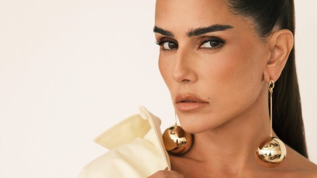 Deborah Secco: “A mulher que sou, construí nas minhas dores” Imagem do artigo
