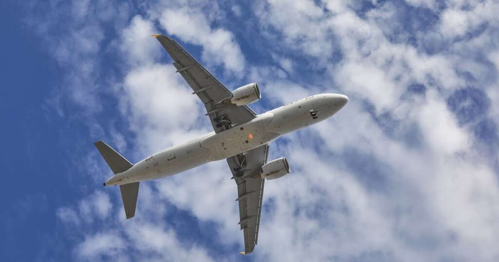 Justiça Concede Indenização a Idosa Enviada Por Engano à Austrália em Voo da United Airlines Imagem do artigo