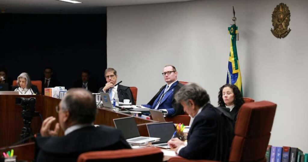 STF Constrói Precedente Histórico ao Condenar Bolsonaro e Aliados por Golpe de Estado Imagem do artigo