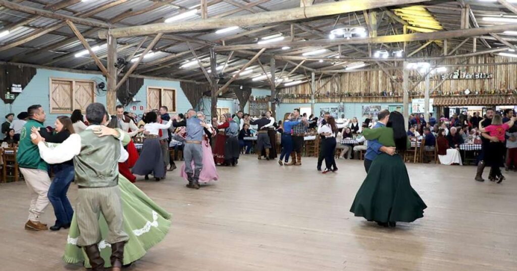 Abertura da Semana Farroupilha: Chegada da Chama Crioula Emociona Tradicionalistas Imagem do artigo