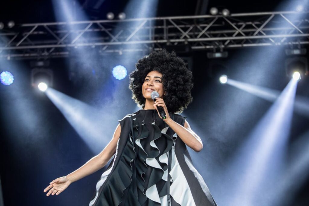 Esperanza Spalding: O Gênio do Jazz Contemporâneo Brilha no DF Imagem do artigo