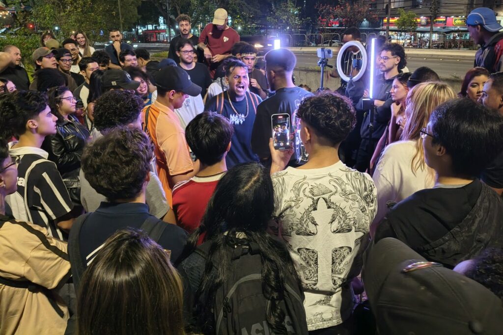 Batalha do Ana Rosa: Uma Celebração da Cultura de Rua em Duelo de Rimas Imagem do artigo