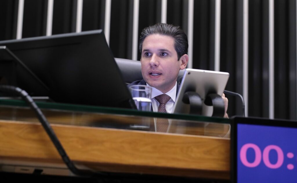 Isenção do Imposto de Renda Avança: Motta e Gleisi em Reunião Decisiva Imagem do artigo