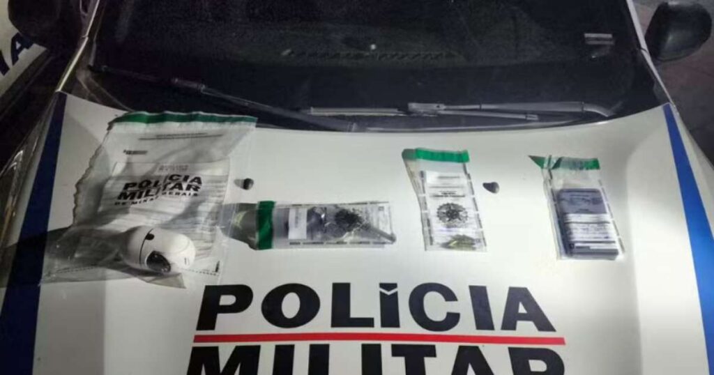 Homem é preso após jogar filho no chão em tentativa de fuga da polícia em Minas Gerais Imagem do artigo