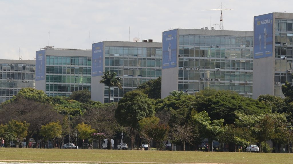 Protestos de Servidores Públicos Contra Reforma Administrativa: O Que Está em Jogo? Imagem do artigo