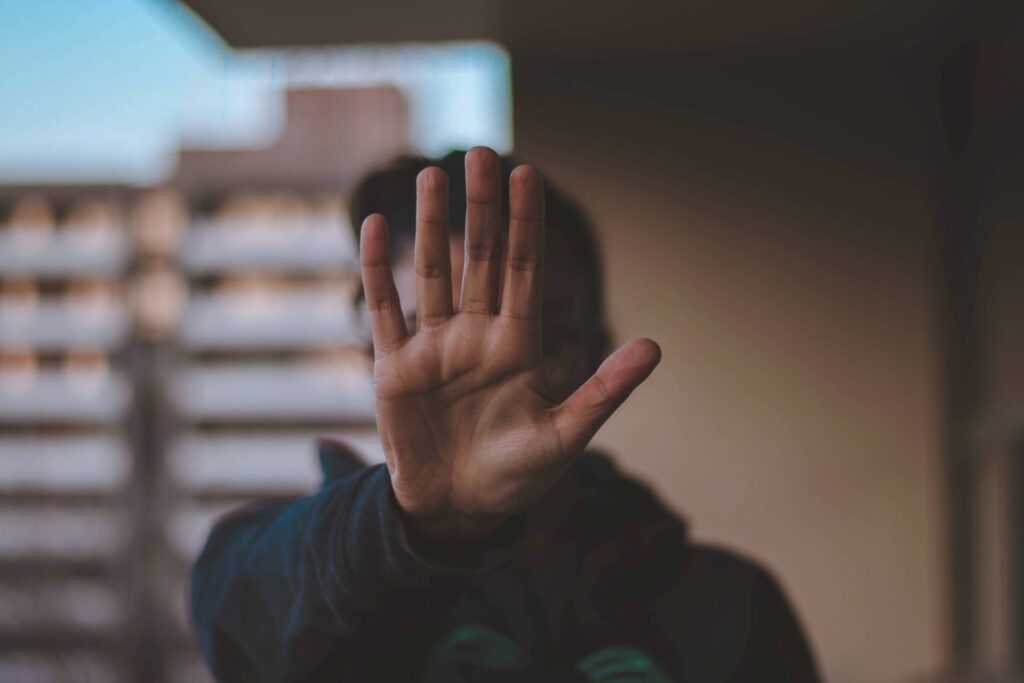 A Luta das Mulheres contra a Violência e o Silenciamento: Um Desafio Persistente A Luta das Mulheres contra a Violência e o Silenciamento: Um Desafio Persistente