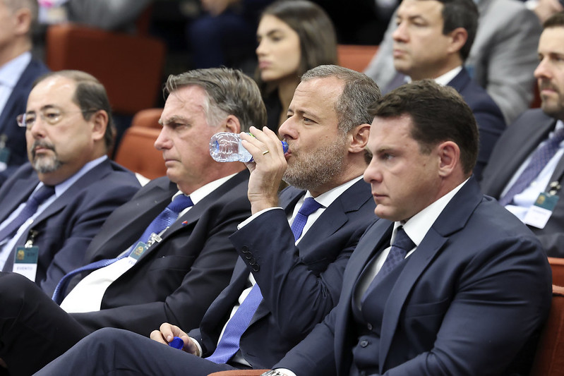 Análise das Tensões Política Nacional: O Golpe e suas Consequências Análise das Tensões Política Nacional: O Golpe e suas Consequências