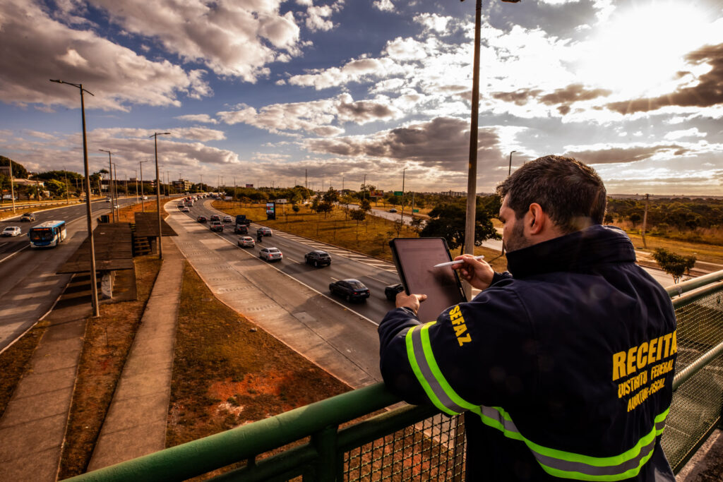 Avanços Tecnológicos e Valorização do Servidor: A Gestão Econômica do GDF em 2025 Avanços Tecnológicos e Valorização do Servidor: A Gestão Econômica do GDF em 2025