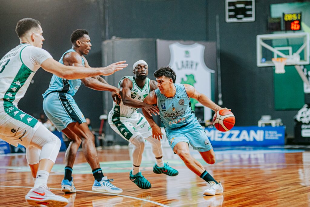 Brasília Basquete Brilha e Derrota Bauru em Jogo Decisivo do NBB Brasília Basquete Brilha e Derrota Bauru em Jogo Decisivo do NBB