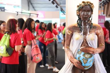 Criatividade em Evidência: Jovens Artistas Baianos Brilham no Encontro Estudantil Imagem do artigo