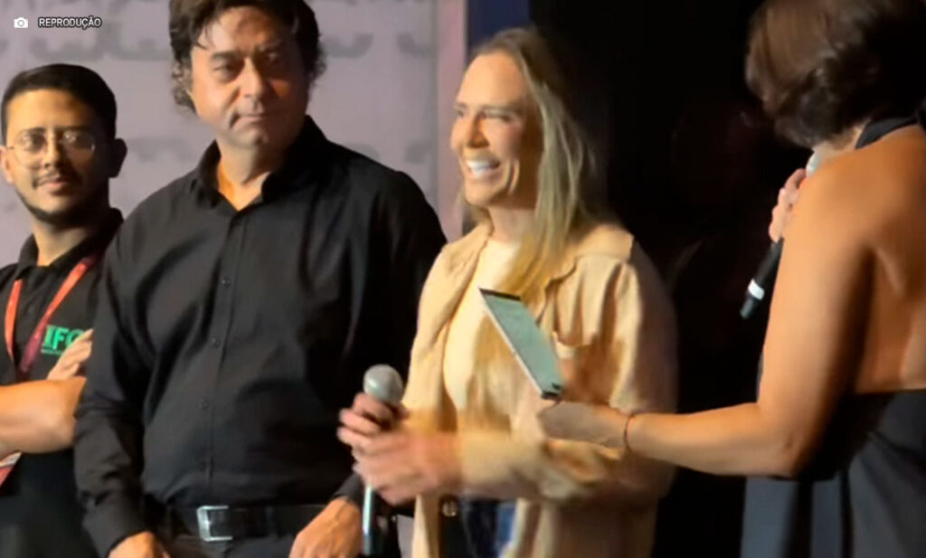 Vídeo Revela Manipulação em Vaia à Celina Leão durante Evento Cultural Vídeo Revela Manipulação em Vaia à Celina Leão durante Evento Cultural