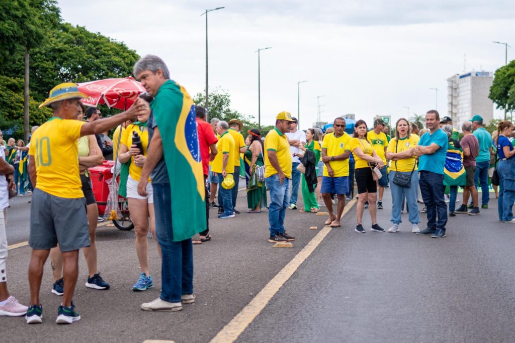 Apoio a Bolsonaro: Ato no DF Reúne Militantes em Frente ao Banco Central Apoio a Bolsonaro: Ato no DF Reúne Militantes em Frente ao Banco Central