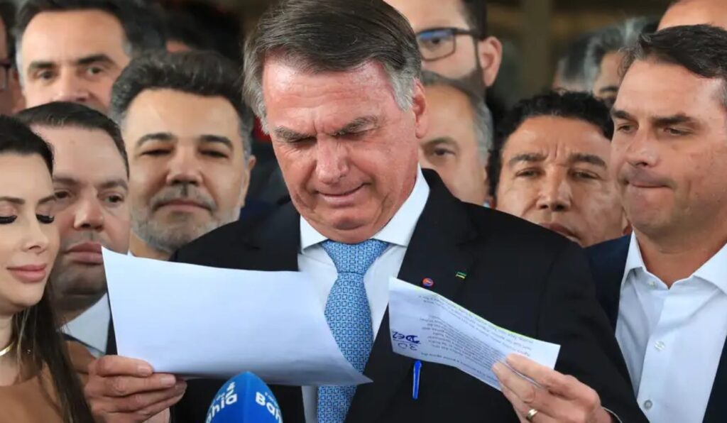 Bolsonaro Não Começou a Leitura de Livros para Redução de Pena na Papudinha
