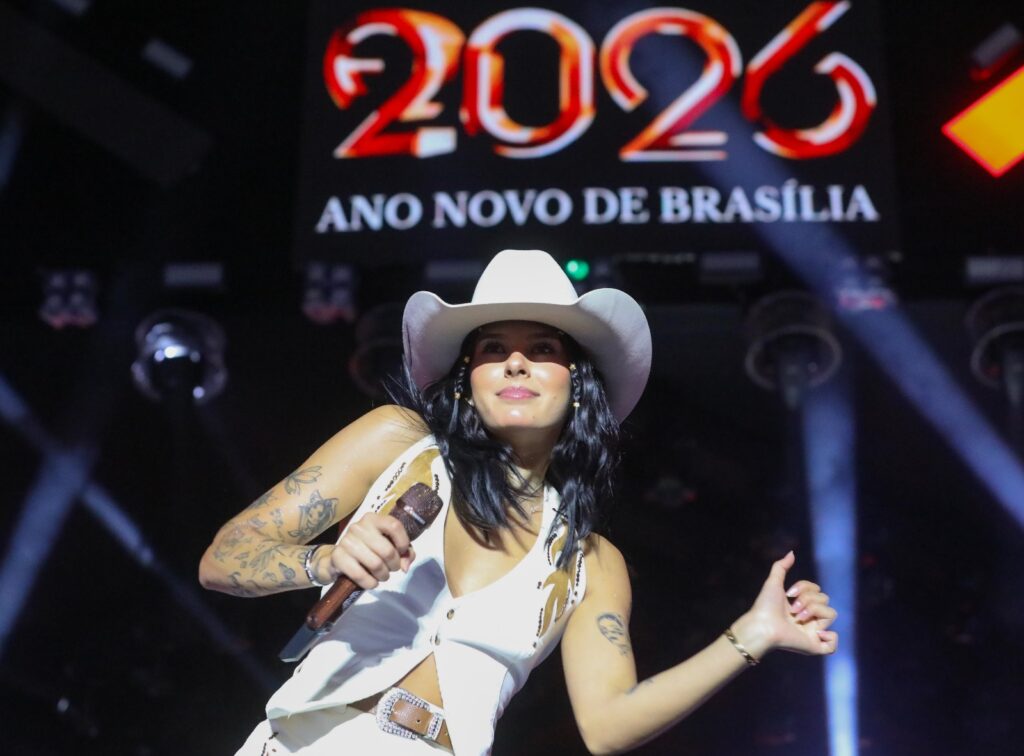 Celebra DF: Multidão se Reúne na Esplanada para Shows de Ana Castela, Murilo Huff e Calcinha Preta Celebra DF: Multidão se Reúne na Esplanada para Shows de Ana Castela, Murilo Huff e Calcinha Preta