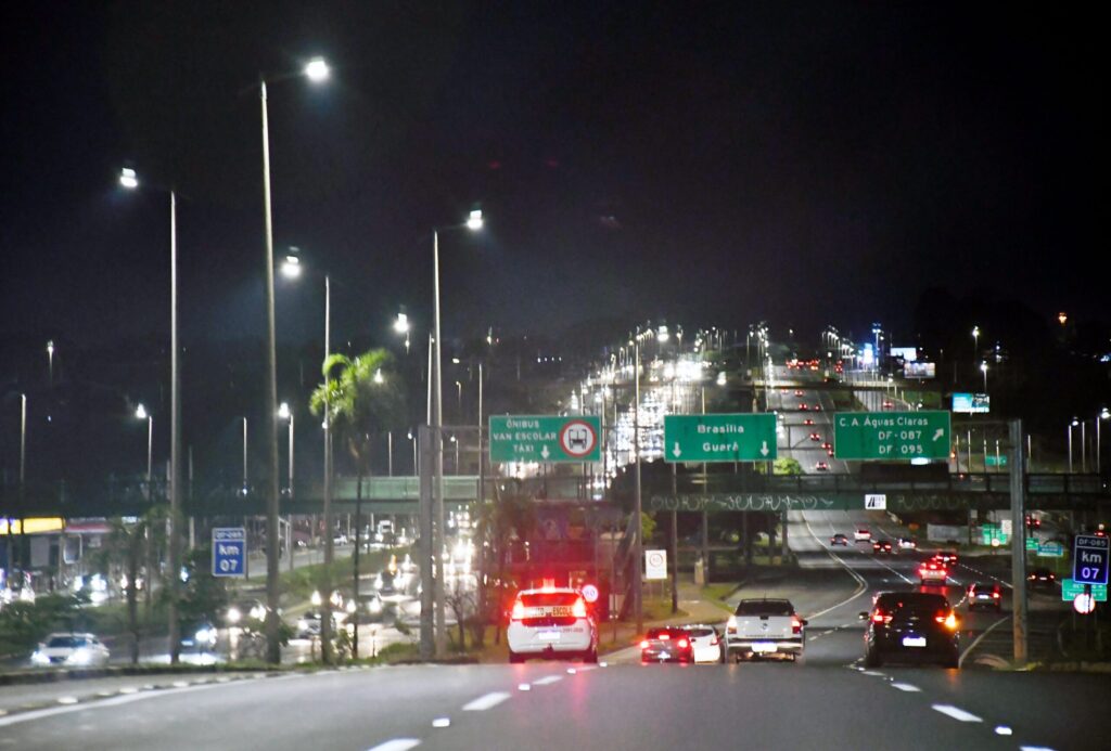 Distrito Federal Avança na Modernização da Iluminação Pública com LEDs Distrito Federal Avança na Modernização da Iluminação Pública com LEDs