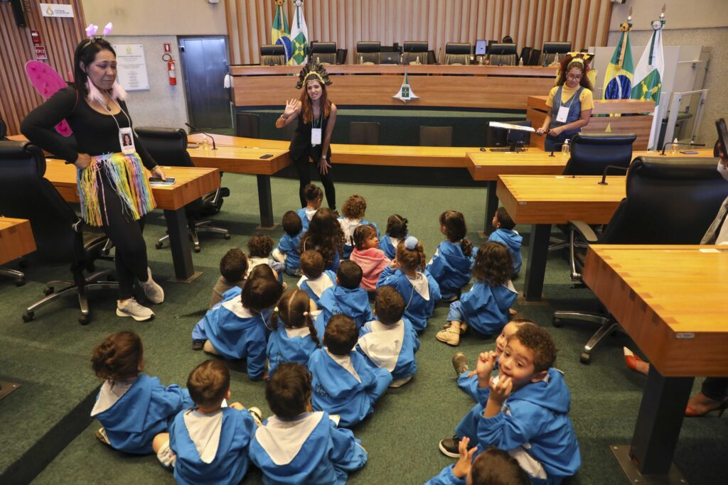 Educação e Cidadania: Projeto Leva Ensino do Trânsito a Crianças do DF Educação e Cidadania: Projeto Leva Ensino do Trânsito a Crianças do DF