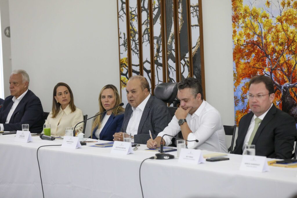 Governador Ibaneis Rocha Define Prioridades em Reunião com Secretários e Líderes Empresariais