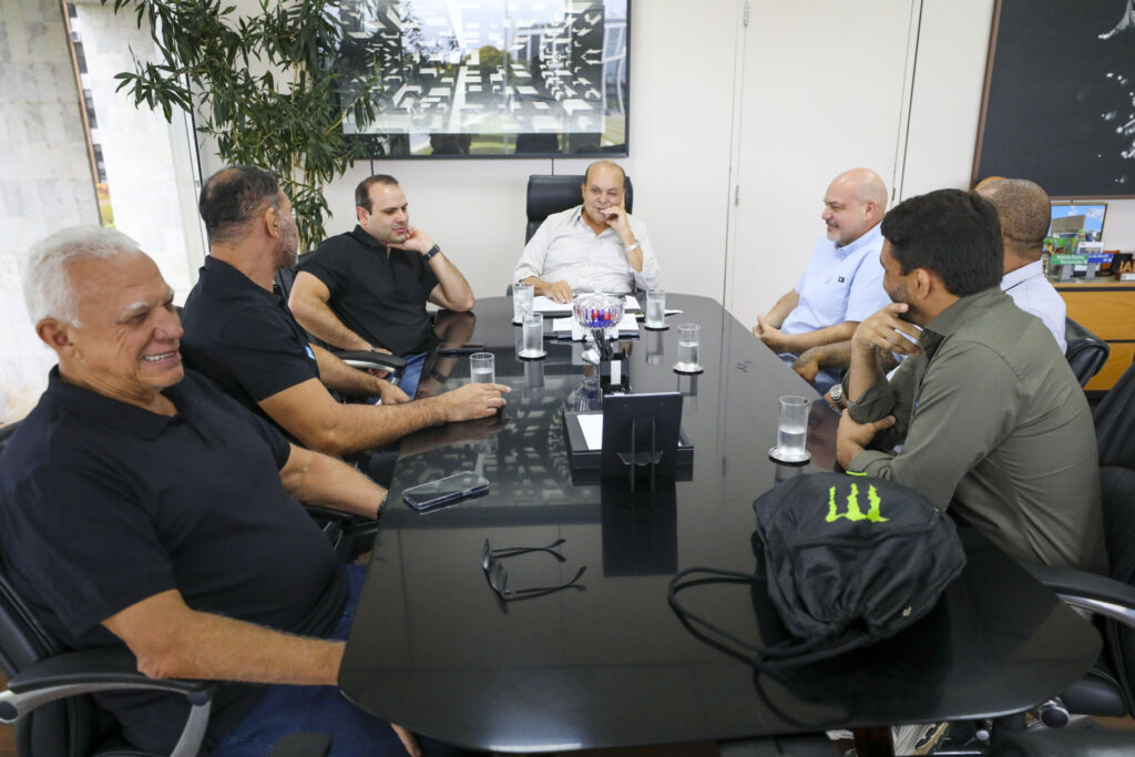 Ibaneis Rocha Apoia Evento de MMA em Brasília e Recebe Atletas do LFA Ibaneis Rocha Apoia Evento de MMA em Brasília e Recebe Atletas do LFA