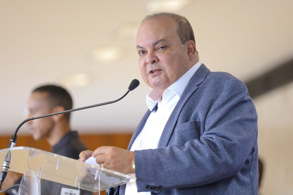 Ibaneis Rocha Reconhece Crise Econômica no DF e Necessidade de Cortes Orçamentários