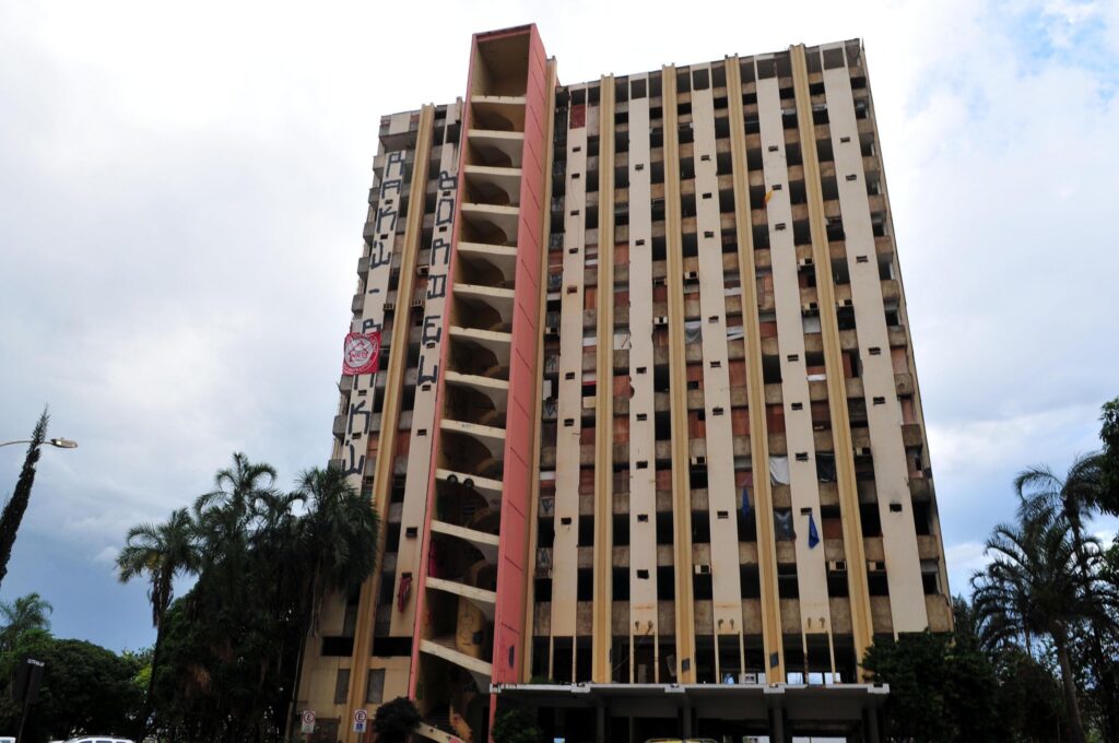 Implosão do Torre Palace: o fim de um ícone de Brasília e sua tumultuada história Implosão do Torre Palace: o fim de um ícone de Brasília e sua tumultuada história