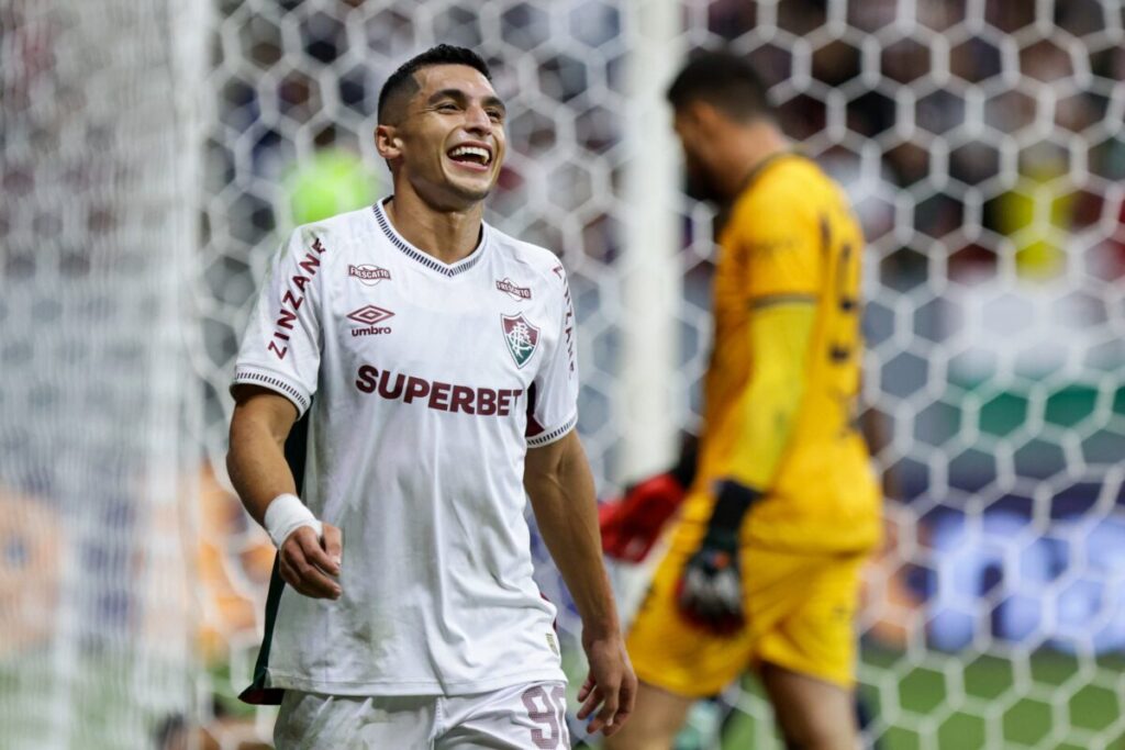 Kevin Serna renova com Fluminense até 2028, após interesse do Boca Juniors Kevin Serna renova com Fluminense até 2028, após interesse do Boca Juniors