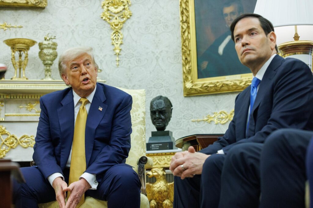 Mudanças na Política de Vistos de Trump: Um Novo Capítulo em Seu Mandato Mudanças na Política de Vistos de Trump: Um Novo Capítulo em Seu Mandato