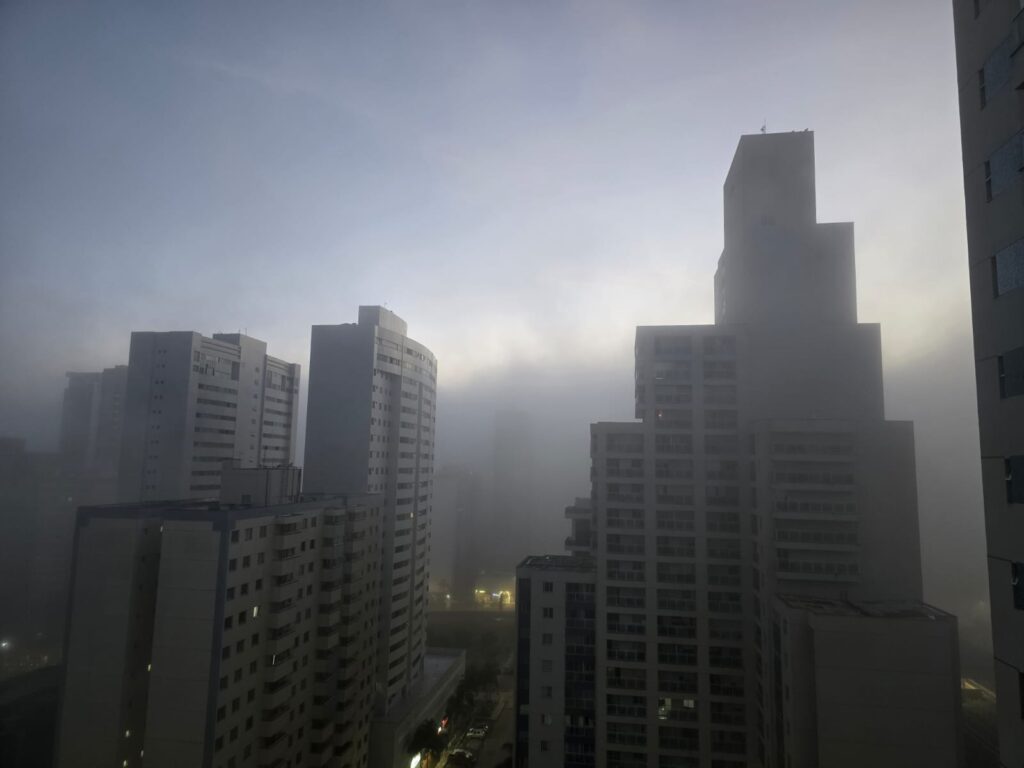 Neblina Densa Afeta o Distrito Federal em Início de Semana Neblina Densa Afeta o Distrito Federal em Início de Semana