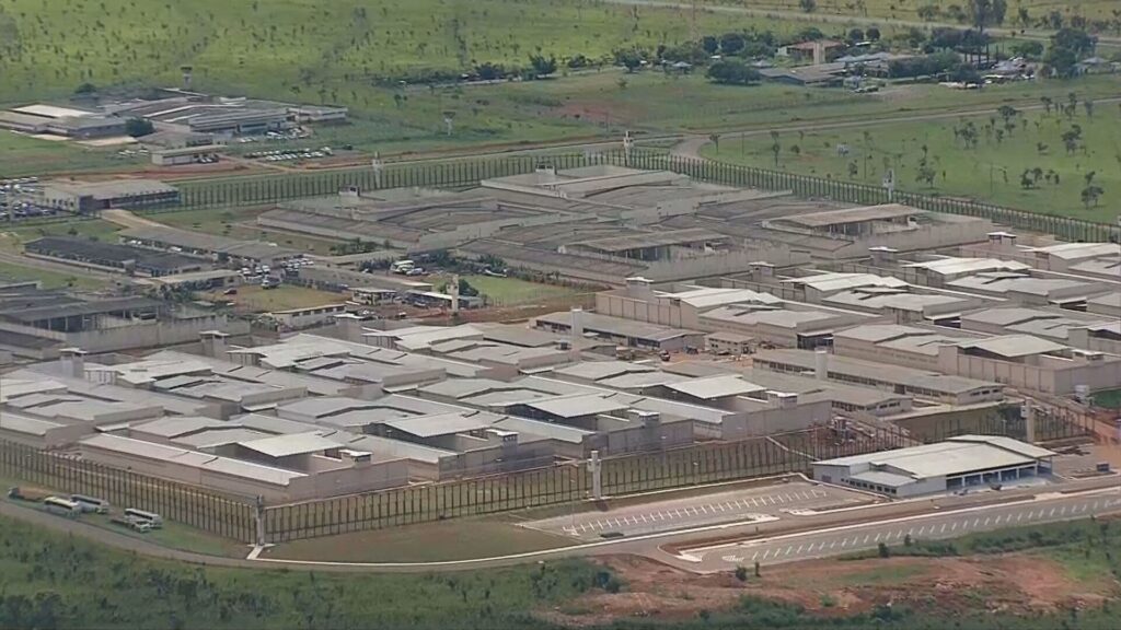 No DF, 19 detentos não retornam do ‘saidão de Natal’ e 12 são flagrados descumprindo regras No DF, 19 detentos não retornam do 'saidão de Natal' e 12 são flagrados descumprindo regras