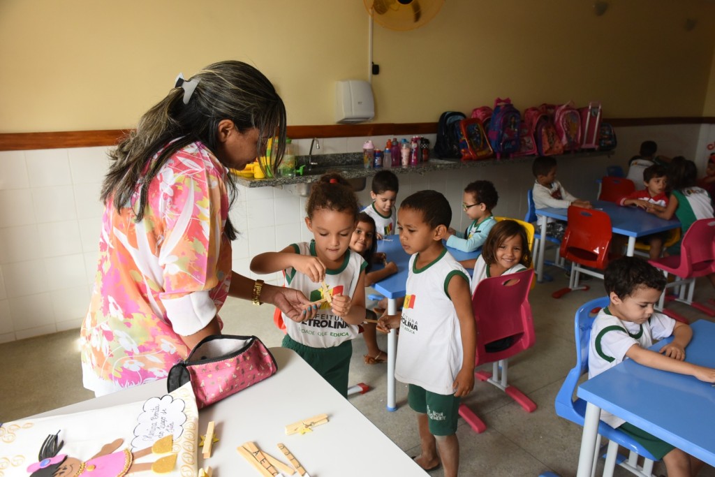 Nova Lei Reconhece Professores da Educação Infantil no Magistério Nova Lei Reconhece Professores da Educação Infantil no Magistério