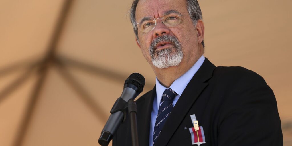 Raul Jungmann, ex-ministro, falece aos 73 anos em Brasília – Uma perda para a política brasileira Raul Jungmann, ex-ministro, falece aos 73 anos em Brasília - Uma perda para a política brasileira